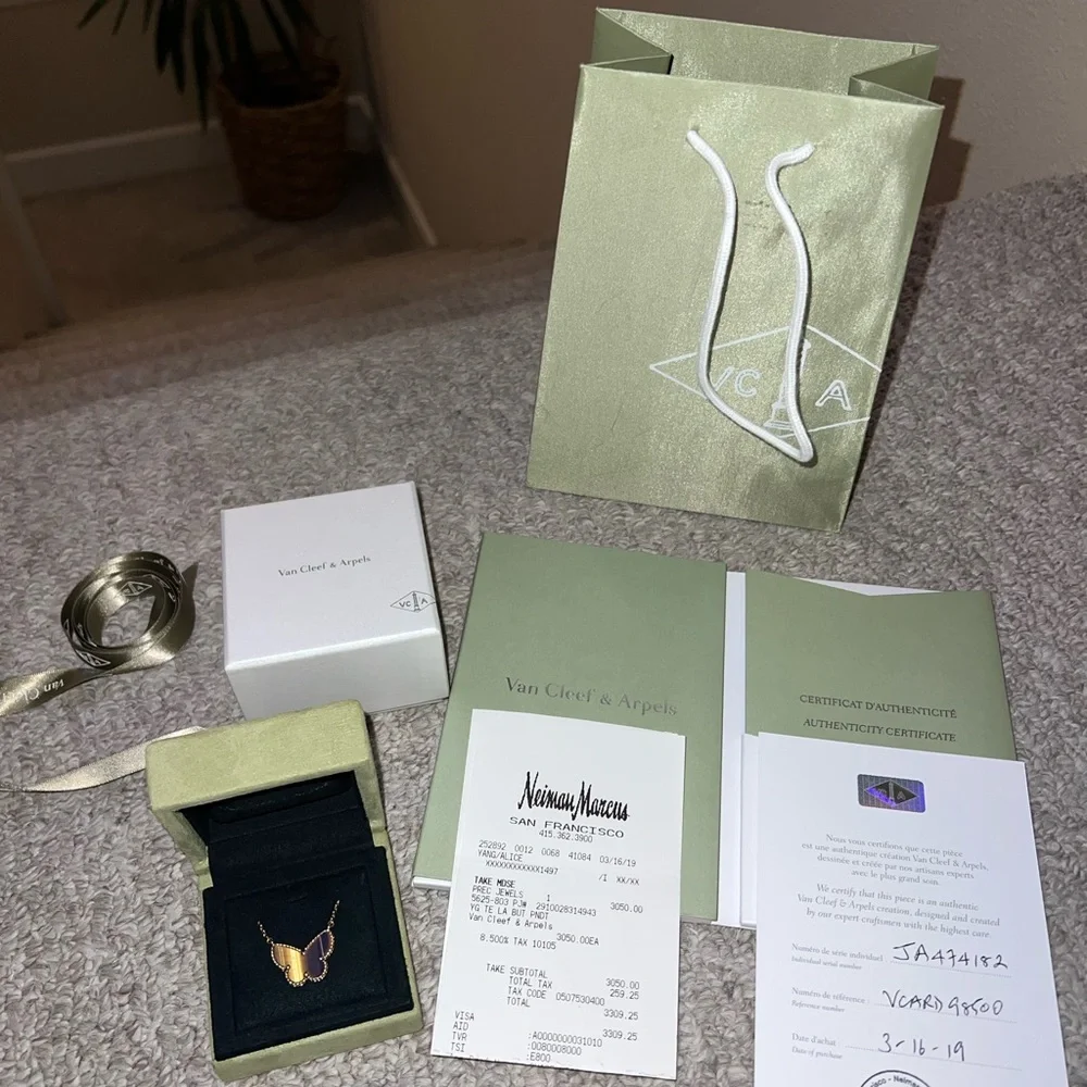 Van Cleef & Arpels Butterfly Pendant Tigers Eye - Picture 3 of 11